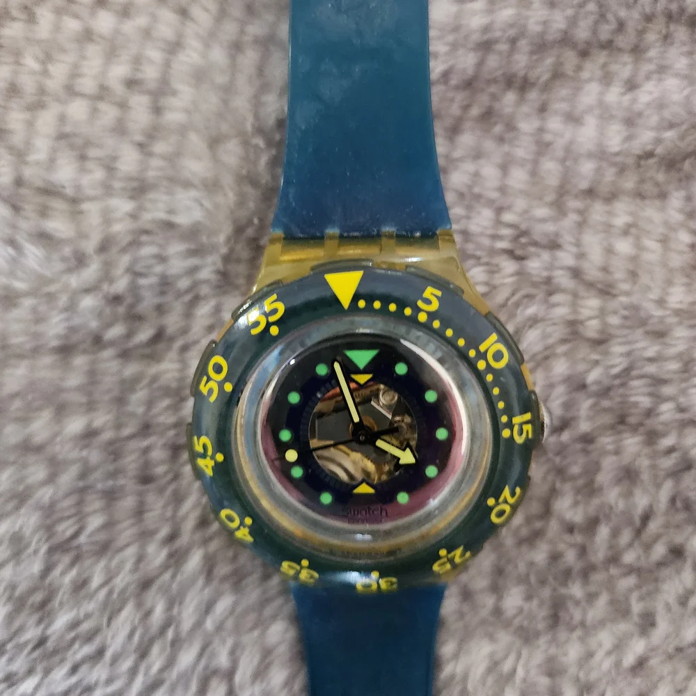 Swatch Scuba 200 Divine with the number SDN102 Yellow and Blue Dive Watch